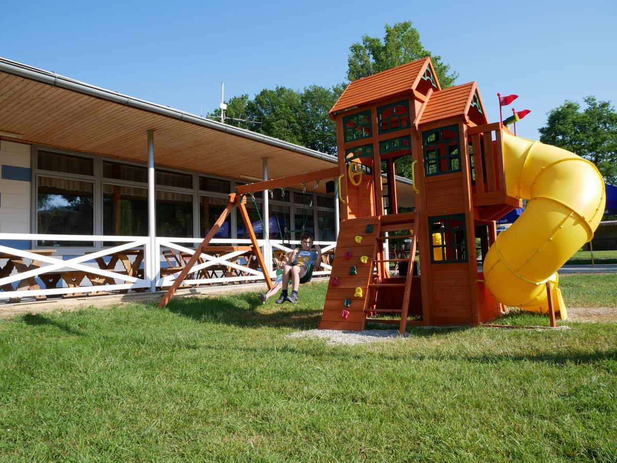 Hotel Camping Roznov Rožnov pod Radhoštěm Esterno foto