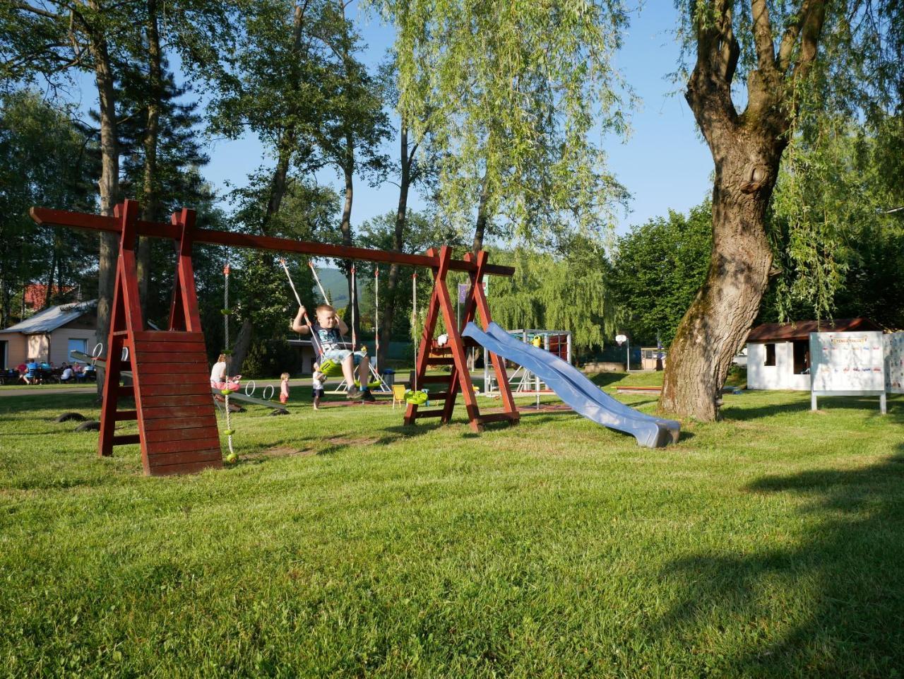 Hotel Camping Roznov Rožnov pod Radhoštěm Esterno foto